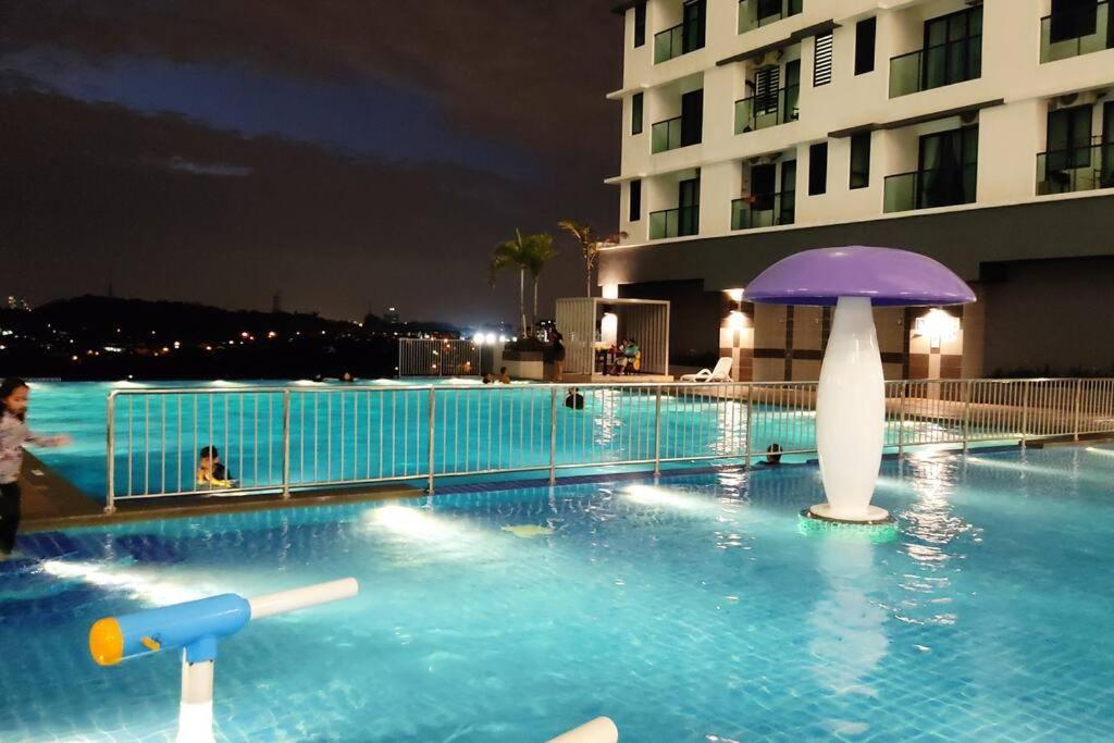 Hidayah Homestay Near Ukm And Ktm Station With High Speed Wifi - Pool & River View Bangi Exterior foto