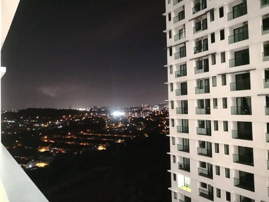 Hidayah Homestay Near Ukm And Ktm Station With High Speed Wifi - Pool & River View Bangi Exterior foto