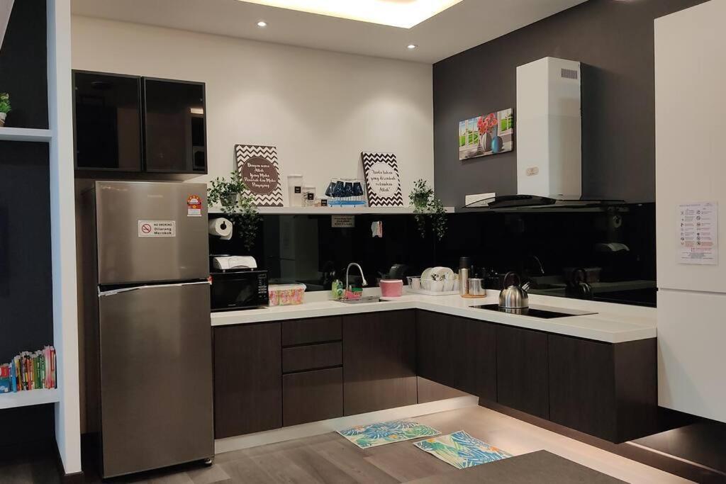Hidayah Homestay Near Ukm And Ktm Station With High Speed Wifi - Pool & River View Bangi Exterior foto