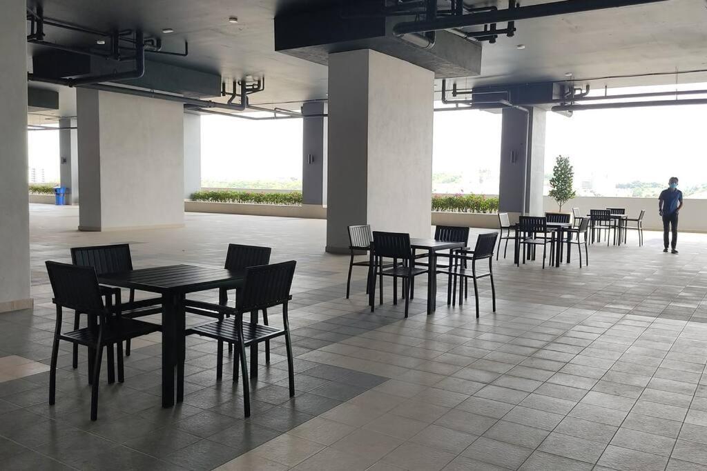 Hidayah Homestay Near Ukm And Ktm Station With High Speed Wifi - Pool & River View Bangi Exterior foto