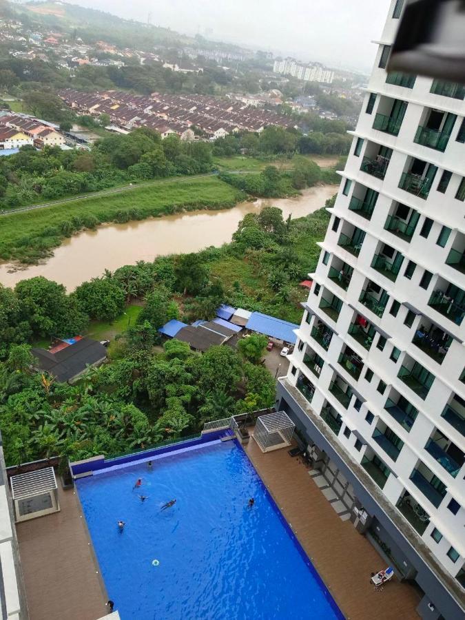 Hidayah Homestay Near Ukm And Ktm Station With High Speed Wifi - Pool & River View Bangi Exterior foto