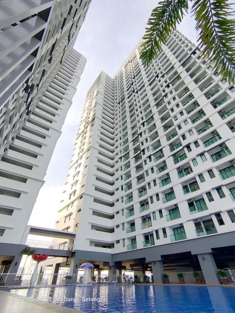 Hidayah Homestay Near Ukm And Ktm Station With High Speed Wifi - Pool & River View Bangi Exterior foto