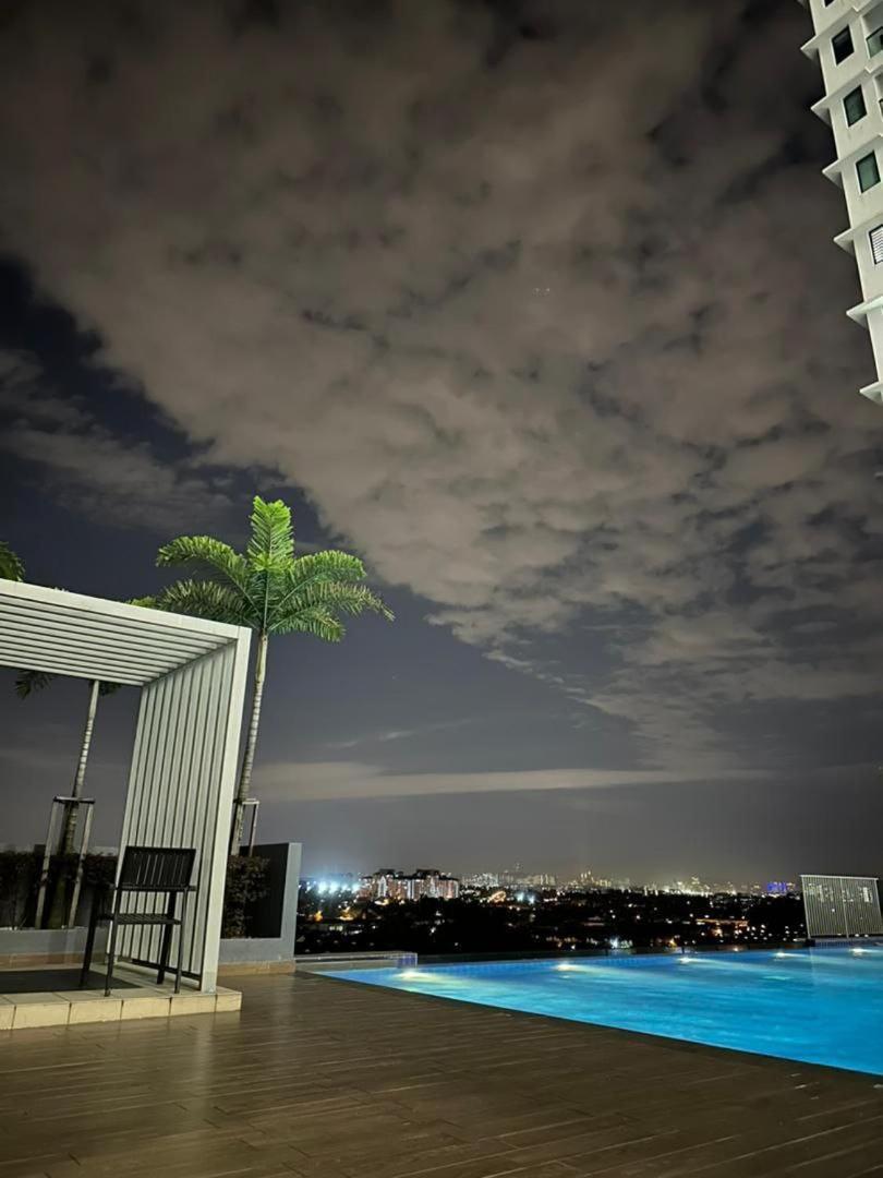 Hidayah Homestay Near Ukm And Ktm Station With High Speed Wifi - Pool & River View Bangi Exterior foto
